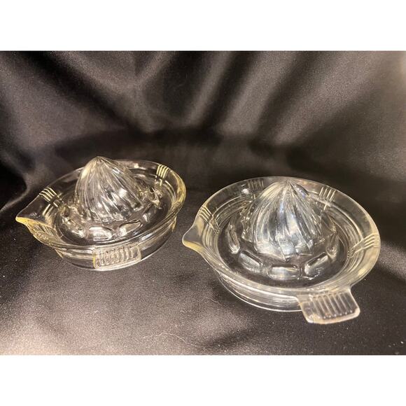 Vintage Criss Cross Juicers with Side Tab - set of 2 - Picture 1 of 11